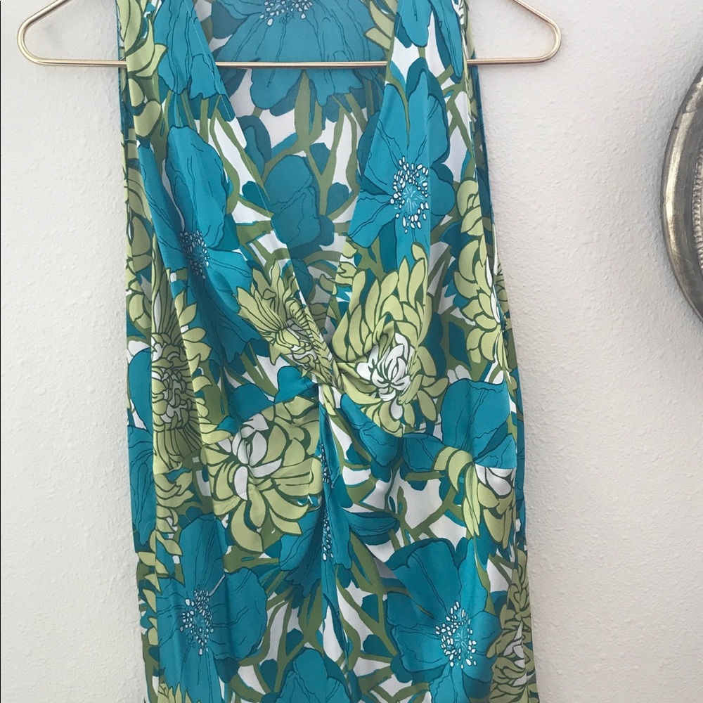 Silk sleeveless blouse.